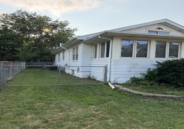 Photo 3 of Sale Pending at 1526 Price St, Rockford, IL 61103 | MLS# 12731359 | Listing updated on 2026-08-20
