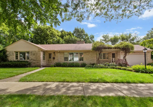 1st image of 807 Surrey Ln, Glenview, IL 60025 | MLS# 12731390