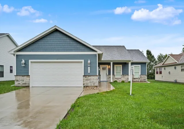 3rd image of 3704 Boulder Ridge Dr, Champaign, IL 61822 | MLS# 12731404