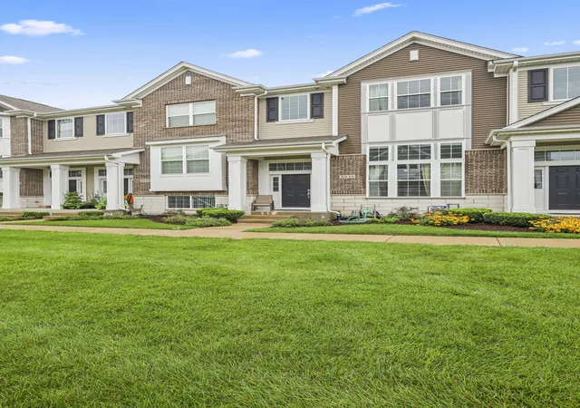 2nd image of 2935 Madison Dr, Naperville, IL 60564 | MLS# 12731416