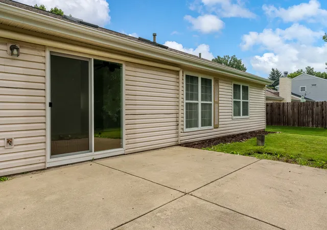 2nd image of 571 Newport Ct, Island Lake, IL 60042 | MLS# 12731427