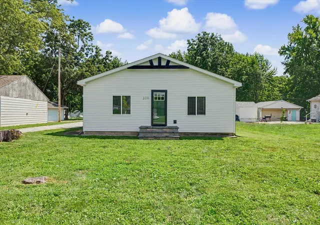 Photo 2 of Single family home for sale at 205 S Washington St, Mansfield, IL 61854 | MLS# 12731436 | Listing updated on 2026-08-25