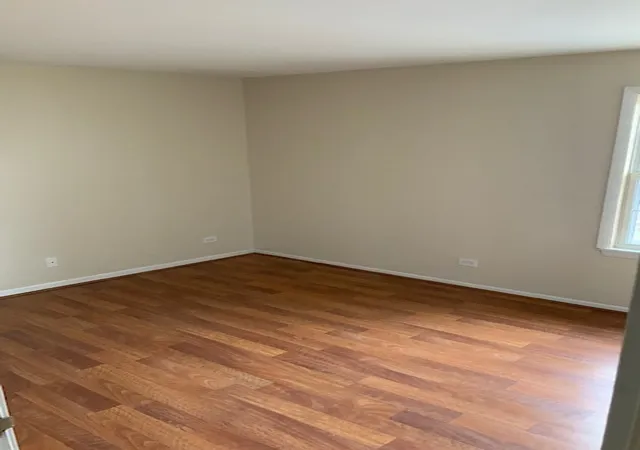 Listing Photo 2 - Condo for sale in building located at 1235 Wyndham Ct, Palatine, IL 60074 - Unit #202