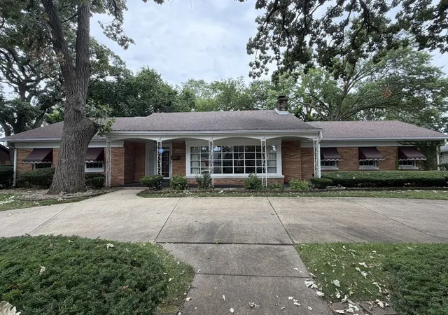 Photo 1 of Single family home for sale at 9615 Parkside Ave, Oak Lawn, IL 60453 | MLS# 12731501 | Listing updated on 2026-08-20