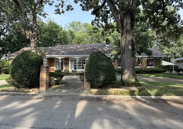 Photo 2 of Single family home for sale at 9615 Parkside Ave, Oak Lawn, IL 60453 | MLS# 12731501 | Listing updated on 2026-08-20
