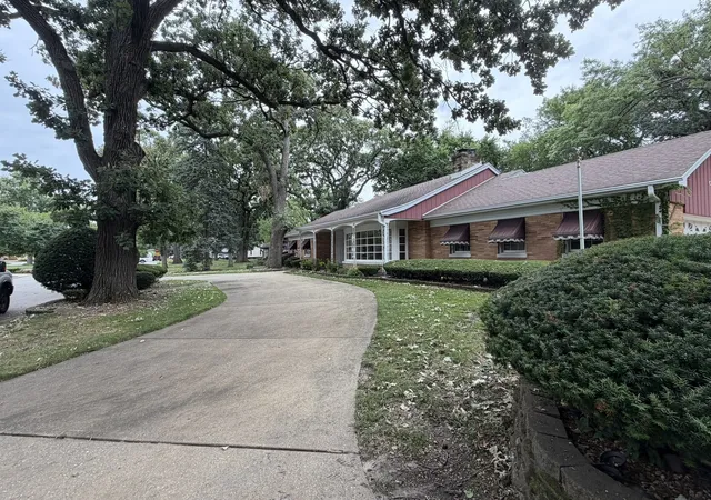 Photo 3 of Single family home for sale at 9615 Parkside Ave, Oak Lawn, IL 60453 | MLS# 12731501 | Listing updated on 2026-08-20