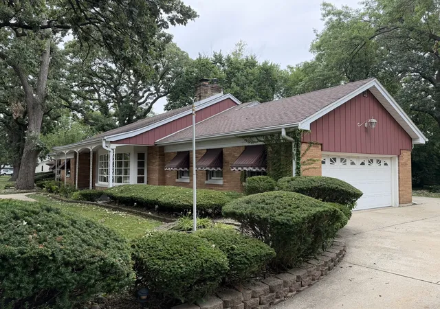 Photo 4 of Single family home for sale at 9615 Parkside Ave, Oak Lawn, IL 60453 | MLS# 12731501 | Listing updated on 2026-08-20