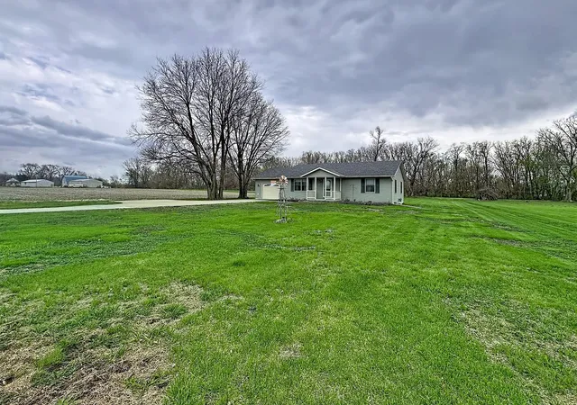 Photo 3 of Single family home for sale at 2524 Big Is Pkwy, Milan, IL 61264 | MLS# 12731545 | Listing updated on 2026-08-18