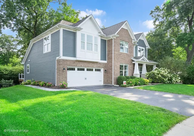 Photo 2 of Single family home for sale at 1250 W Thomas Rd, Wheaton, IL 60187 | MLS# 12731552 | Listing updated on 2026-08-25