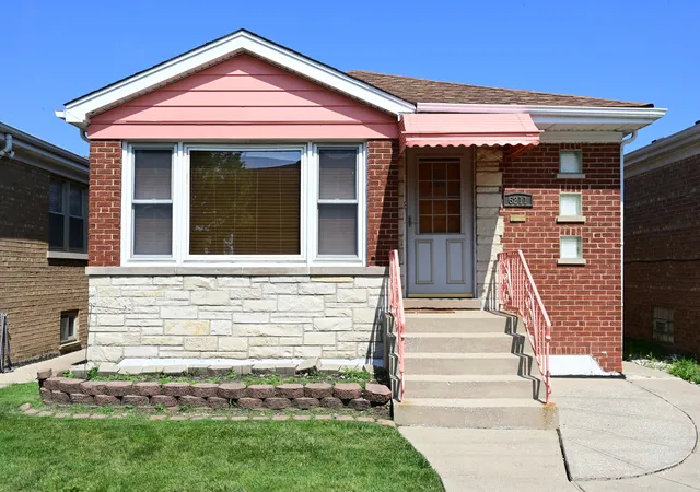 Photo 1 of Single family home for sale at 6211 N Nagle Ave, Chicago, IL 60646 | MLS# 12731553 | Listing updated on 2026-08-18