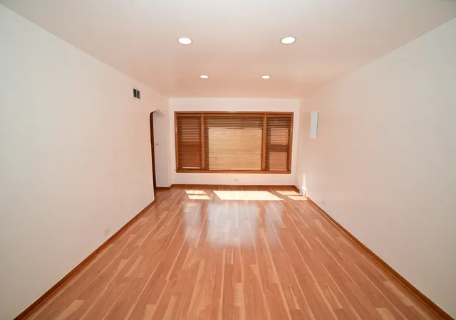 Photo 2 of Single family home for sale at 6211 N Nagle Ave, Chicago, IL 60646 | MLS# 12731553 | Listing updated on 2026-08-18