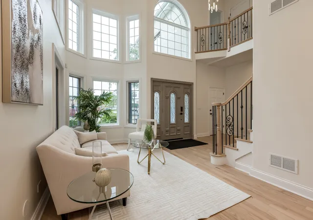 Photo 4 of Single family home for sale at 6723 N Harding Ave, Lincolnwood, IL 60712 | MLS# 12731595 | Listing updated on 2026-08-18