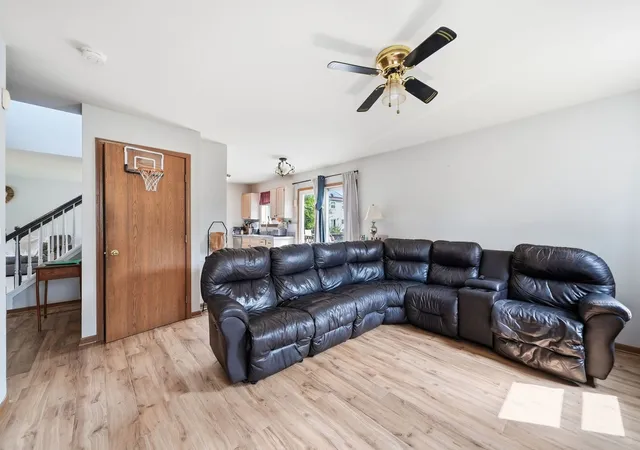 Photo 3 of Single family home for sale at 1141 Golden Oaks Pkwy, Aurora, IL 60506 | MLS# 12731634 | Listing updated on 2026-08-22