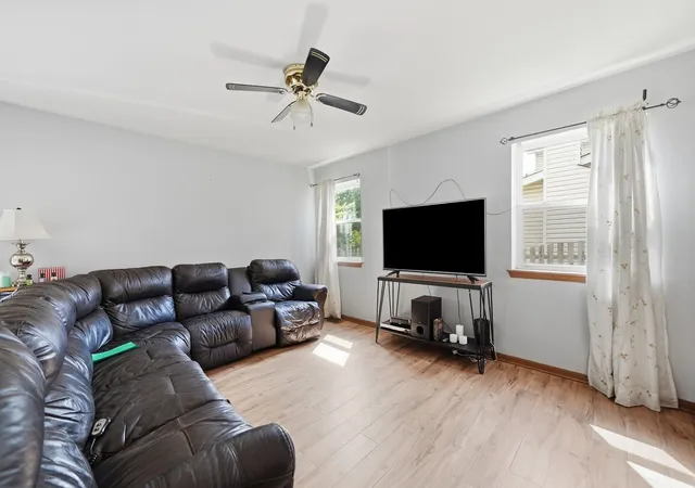 Photo 4 of Single family home for sale at 1141 Golden Oaks Pkwy, Aurora, IL 60506 | MLS# 12731634 | Listing updated on 2026-08-22