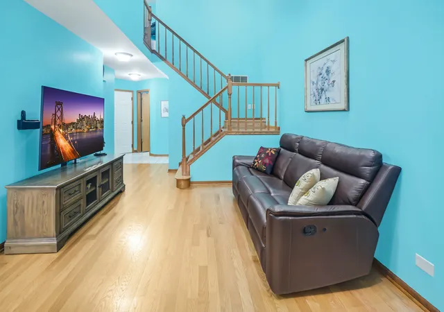 Photo 5 of Townhouse for sale at 218 Woodstone Dr, Buffalo Grove, IL 60089 | MLS# 12731636 | Listing updated on 2026-08-21