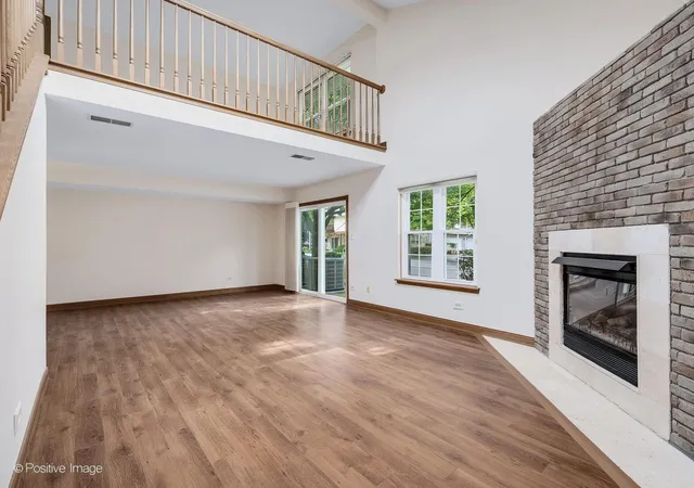 3rd image of 920 Elderberry Cir, Naperville, IL 60563