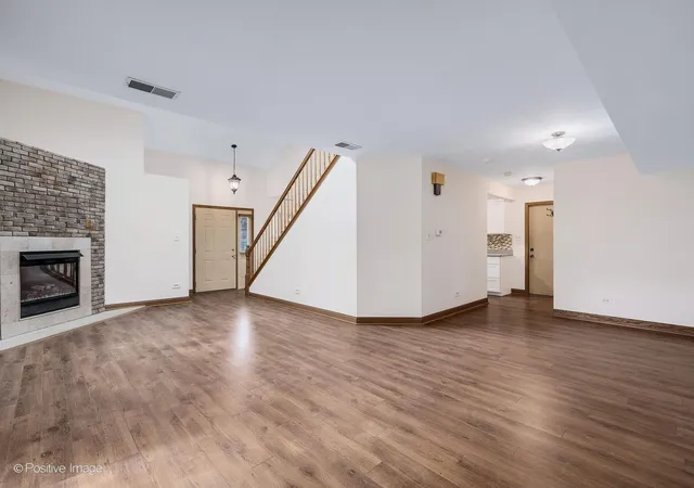 5th image of 920 Elderberry Cir, Naperville, IL 60563