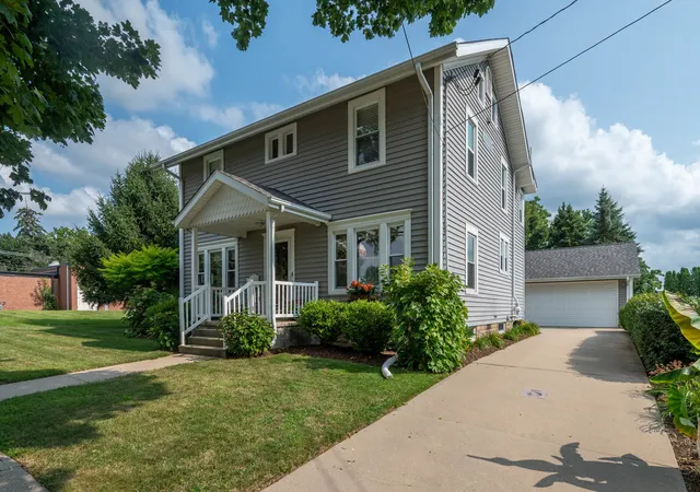Photo 1 of Single family home for sale at 5 E Lincoln St, Mount Morris, IL 61054 | MLS# 12731655 | Listing updated on 2026-08-25