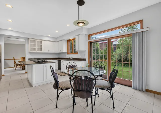 Photo 3 of Single family home for sale at 1605 Myrtle Park St, Roselle, IL 60172 | MLS# 12731656 | Listing updated on 2026-09-23