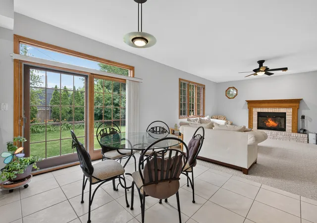 Photo 4 of Single family home for sale at 1605 Myrtle Park St, Roselle, IL 60172 | MLS# 12731656 | Listing updated on 2026-09-23