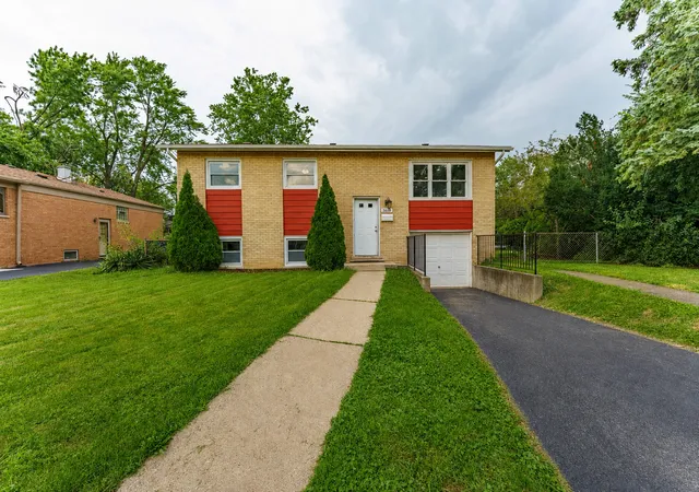 Single family home for sale at 3610 W Benck Dr, Alsip, IL 60803 | MLS# 12731669