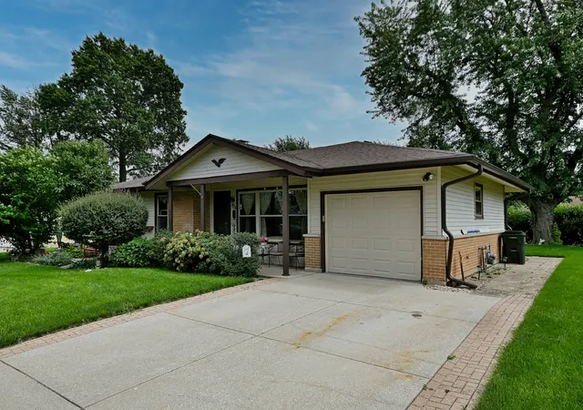 Photo 3 of Sale Pending at 1157 Elmwood Ln, Elk Grove Village, IL 60007 | MLS# 12731670 | Listing updated on 2026-09-22
