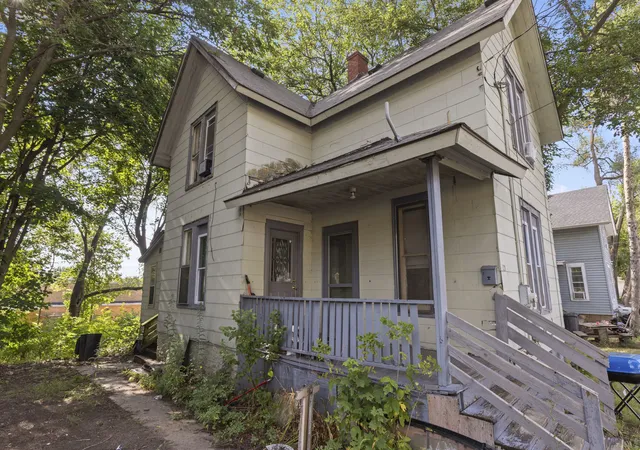2nd image of 828 N Winnebago St, Rockford, IL 61103 | MLS# 12731675