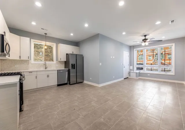 Listing Photo 4 - Condo for sale in building located at 3031 W Warren Blvd, Chicago, IL 60612
