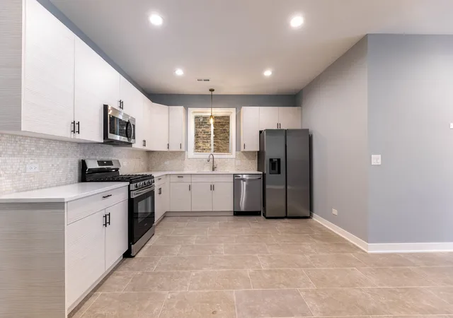 Listing Photo 5 - Condo for sale in building located at 3031 W Warren Blvd, Chicago, IL 60612