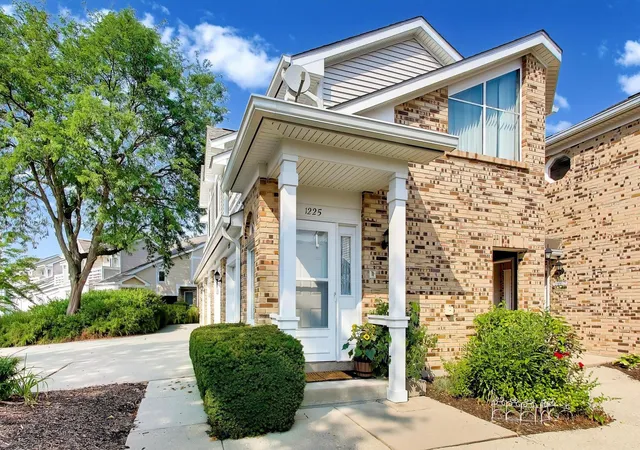 Photo 5 of Townhouse for sale at 1225 Ranchview Ct #0, Buffalo Grove, IL 60089 | MLS# 12731688 | Listing updated on 2026-09-03