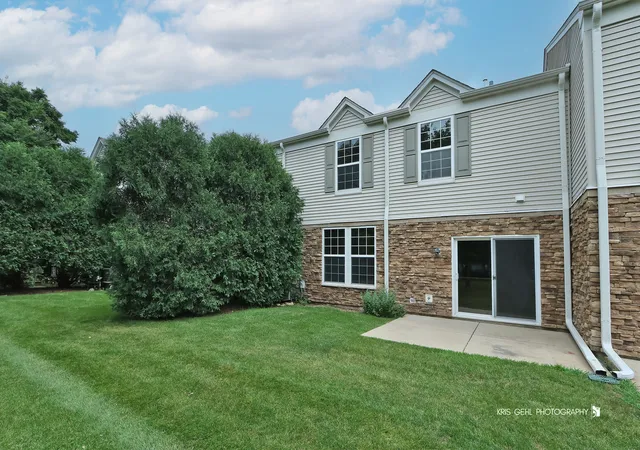 image of 796 Pointe Dr, Crystal Lake, IL 60014