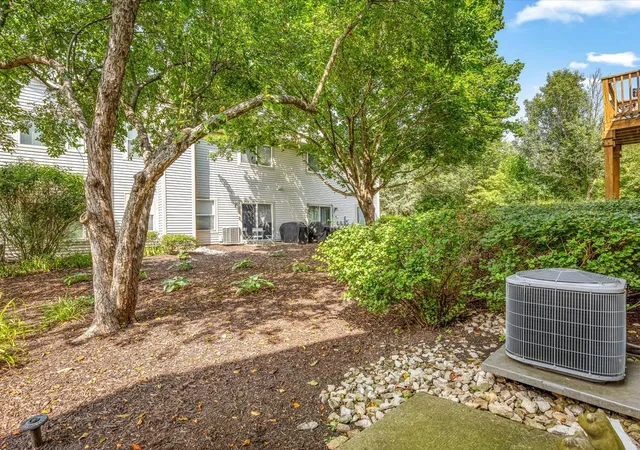 2nd image of 277 Nicole Dr, South Elgin, IL 60177