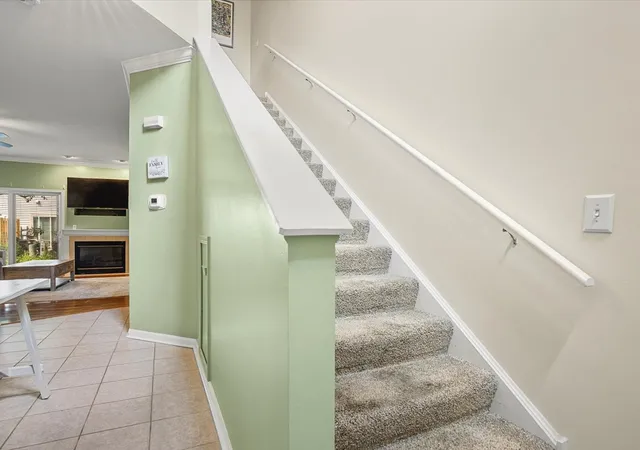 5th image of 277 Nicole Dr, South Elgin, IL 60177