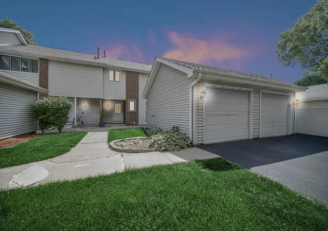 2nd image of 5s027 Pebble Beach Ct, Naperville, IL 60563 | MLS# 12731763