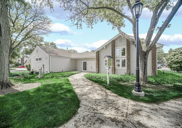 3rd image of 5S027 Pebble Beach Ct, Naperville, IL 60563 | MLS# 12731763