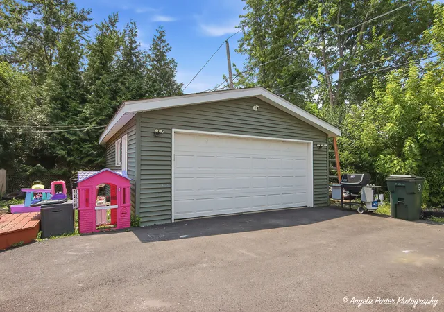 Photo 3 of Single family home for sale at 42680 N Lake Dr, Antioch, IL 60002 | MLS# 12731793 | Listing updated on 2026-08-18