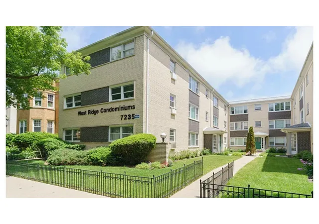 Photo 1 of Sale Pending at 7235 N Hamilton Ave #1B, Chicago, IL 60645 | MLS# 12731807 | Listing updated on 2026-09-05