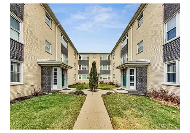 Photo 2 of Sale Pending at 7235 N Hamilton Ave #1B, Chicago, IL 60645 | MLS# 12731807 | Listing updated on 2026-09-05