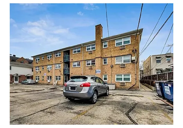 Photo 3 of Sale Pending at 7235 N Hamilton Ave #1B, Chicago, IL 60645 | MLS# 12731807 | Listing updated on 2026-09-05