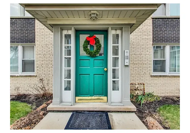 Photo 3 of Sale Pending at 7235 N Hamilton Ave #1B, Chicago, IL 60645 | MLS# 12731807 | Listing updated on 2026-09-05