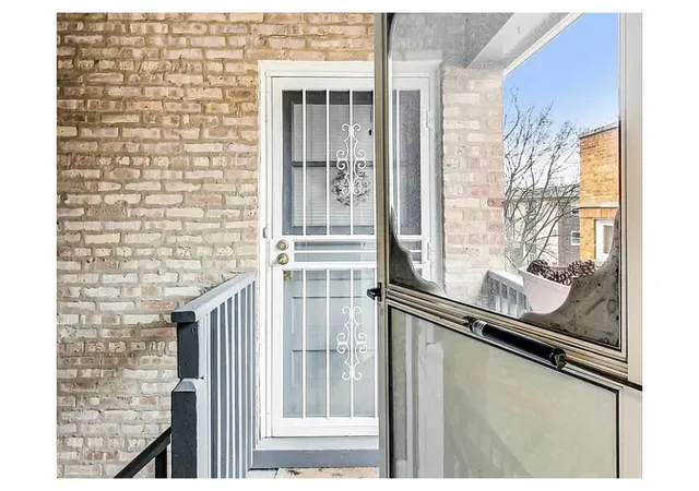 Photo 4 of Sale Pending at 7235 N Hamilton Ave #1B, Chicago, IL 60645 | MLS# 12731807 | Listing updated on 2026-09-05
