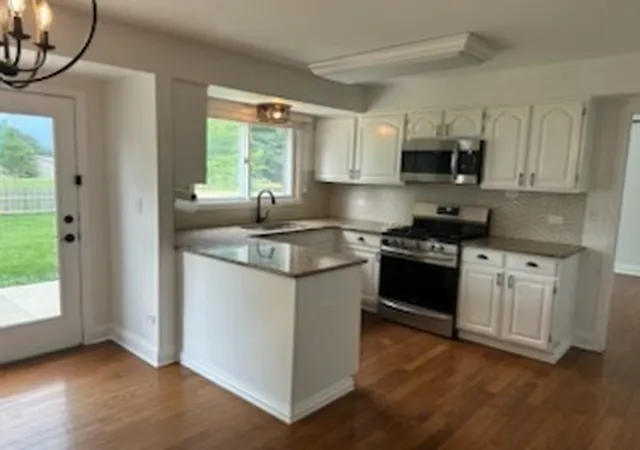 3rd image of 507 Hazel Dr, Schaumburg, IL 60193 | MLS# 12731840