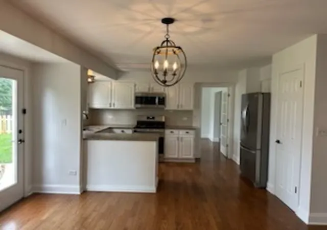 4th image of 507 Hazel Dr, Schaumburg, IL 60193 | MLS# 12731840