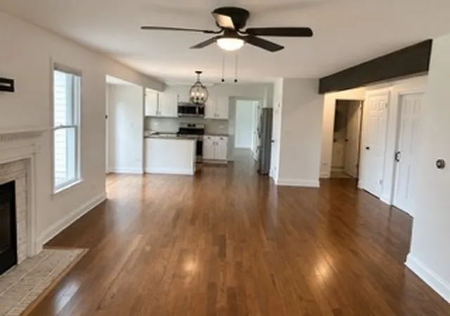 5th image of 507 Hazel Dr, Schaumburg, IL 60193 | MLS# 12731840