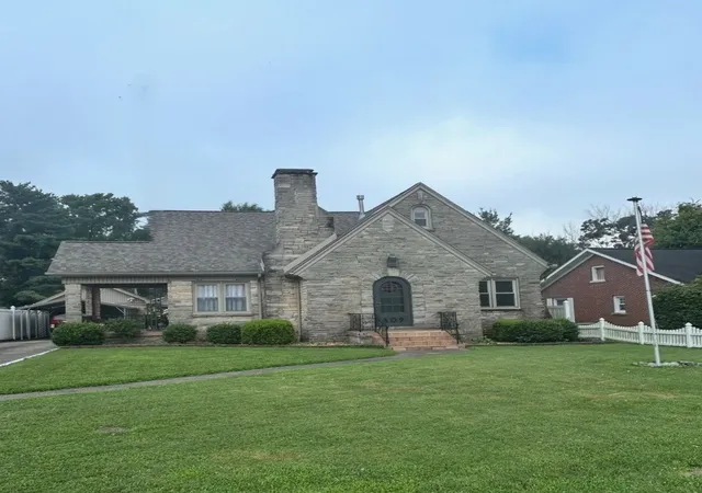 Photo 1 of Single family home for sale at 609 Elm St, Carmi, IL 62821 | MLS# 12731886 | Listing updated on 2026-09-01