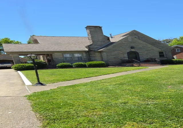 Photo 3 of Single family home for sale at 609 Elm St, Carmi, IL 62821 | MLS# 12731886 | Listing updated on 2026-09-01