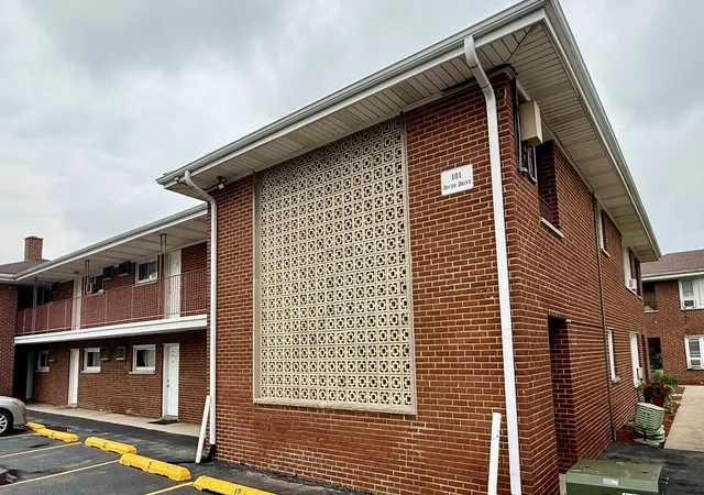 1st image of 101 Dover Dr #5, Des Plaines, IL 60018 | MLS# 12731894