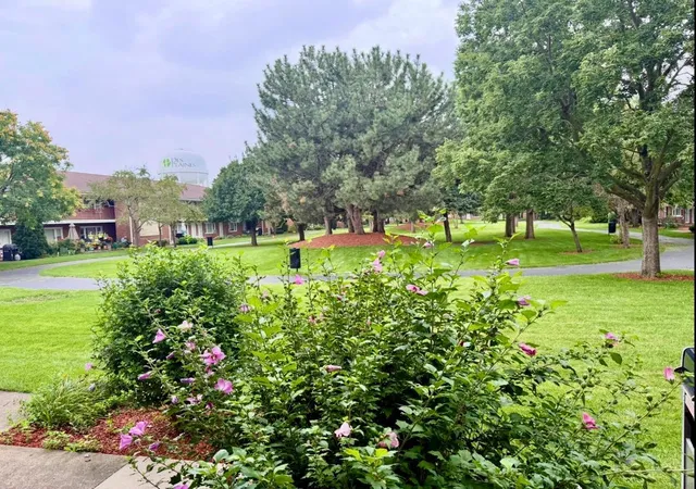 2nd image of 101 Dover Dr, Des Plaines, IL 60018