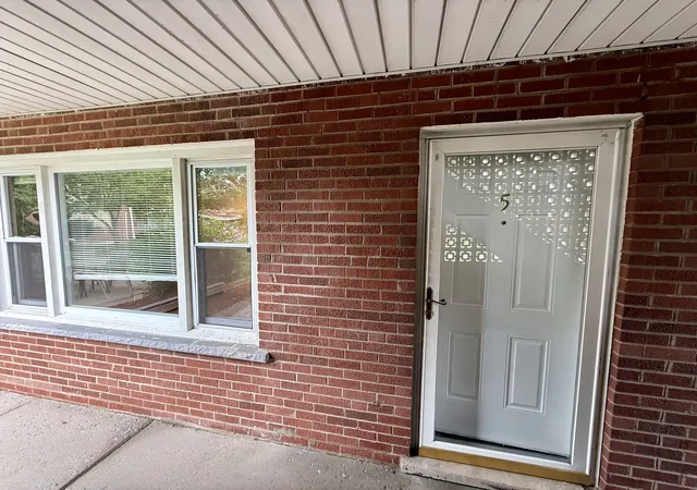 3rd image of 101 Dover Dr #5, Des Plaines, IL 60018 | MLS# 12731894