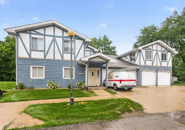 Photo 2 of Condo for sale at 2s640 Cerny Rd #A4, Warrenville, IL 60555 | MLS# 12731916 | Listing updated on 2026-09-01